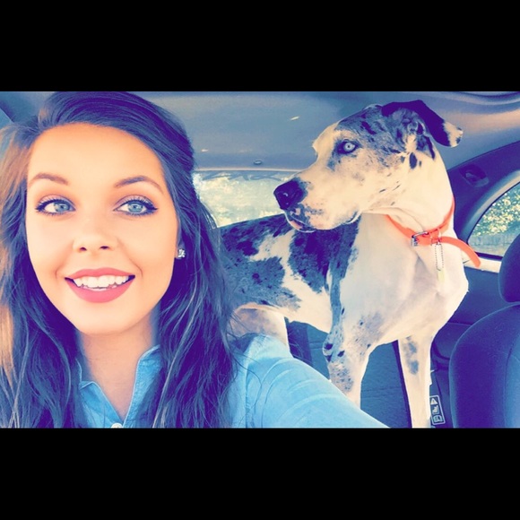 Meet your Posher, Apryl - Picture 2 of 6